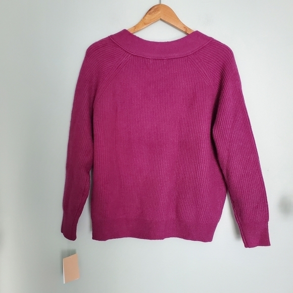 NEW FRNCH V-neck Ribbed Knit Pullover Sweater - Picture 3 of 5